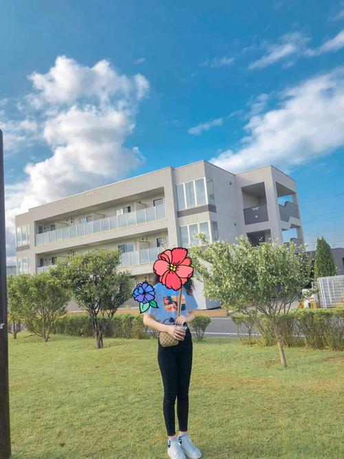 Ông Đinh Văn Tuấn - Phó Chủ tịch UBND Link vào Dubai88 nhà cái và ông Trần Đình Liệu - Phó Giám đốc BHXH Việt Nam trao quyết định và tặng hoa chúc mừng Ban Giám đốc BHXH khu vực XXV nhận Dubai casino 88lx Tỷ lệ kèo trực tuyến kể từ ngày 1/6